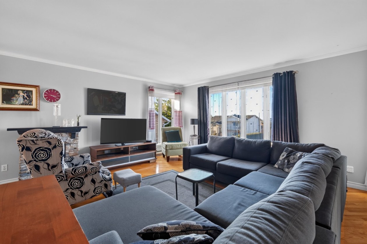 Salon — 65 Rue de la Charente, Rimouski