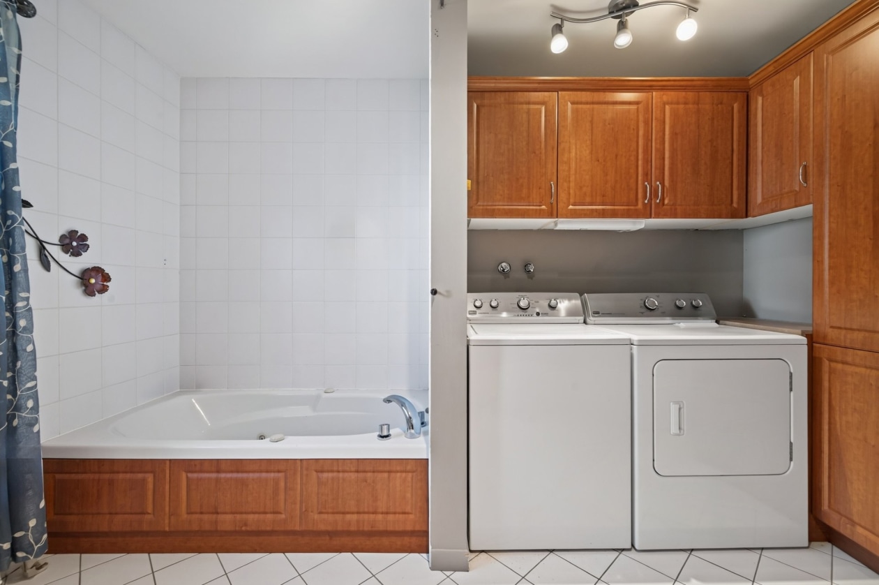 Salle de bains — 65 Rue de la Charente, Rimouski
