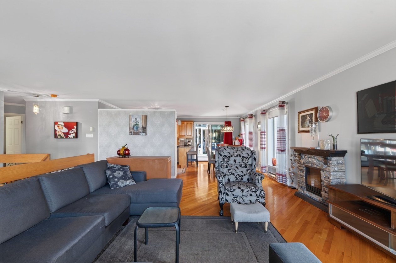 Salon — 65 Rue de la Charente, Rimouski