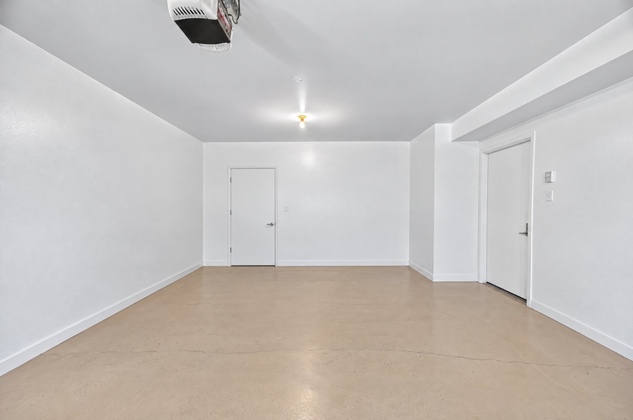 Garage — 65 Rue de la Charente, Rimouski