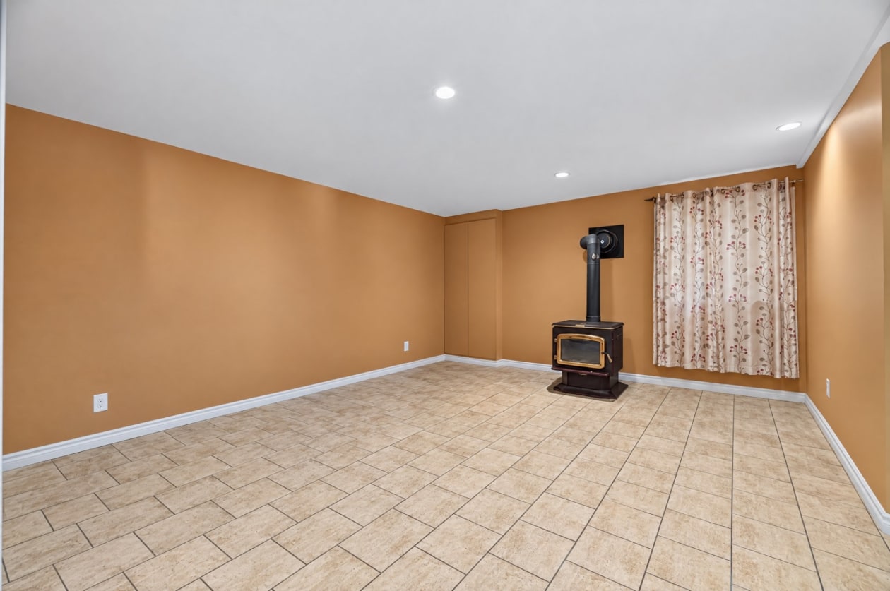 Salle familiale — 65 Rue de la Charente, Rimouski