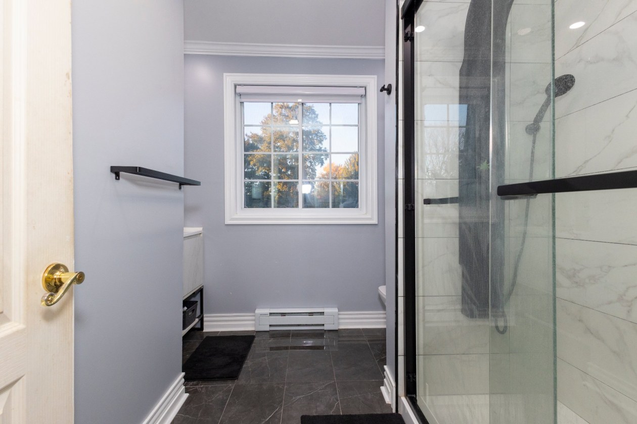 Salle de bains — 190 Rue Gordon, Châteauguay
