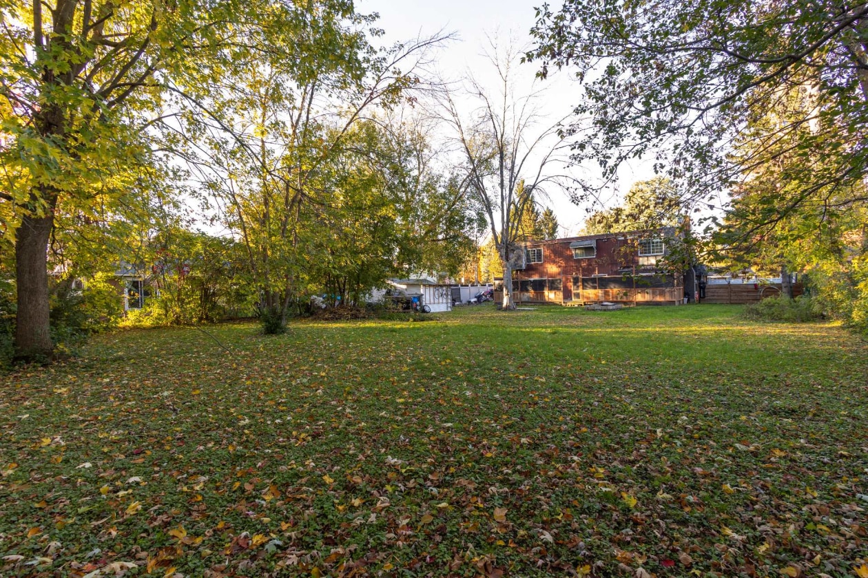 Cour — 190 Rue Gordon, Châteauguay