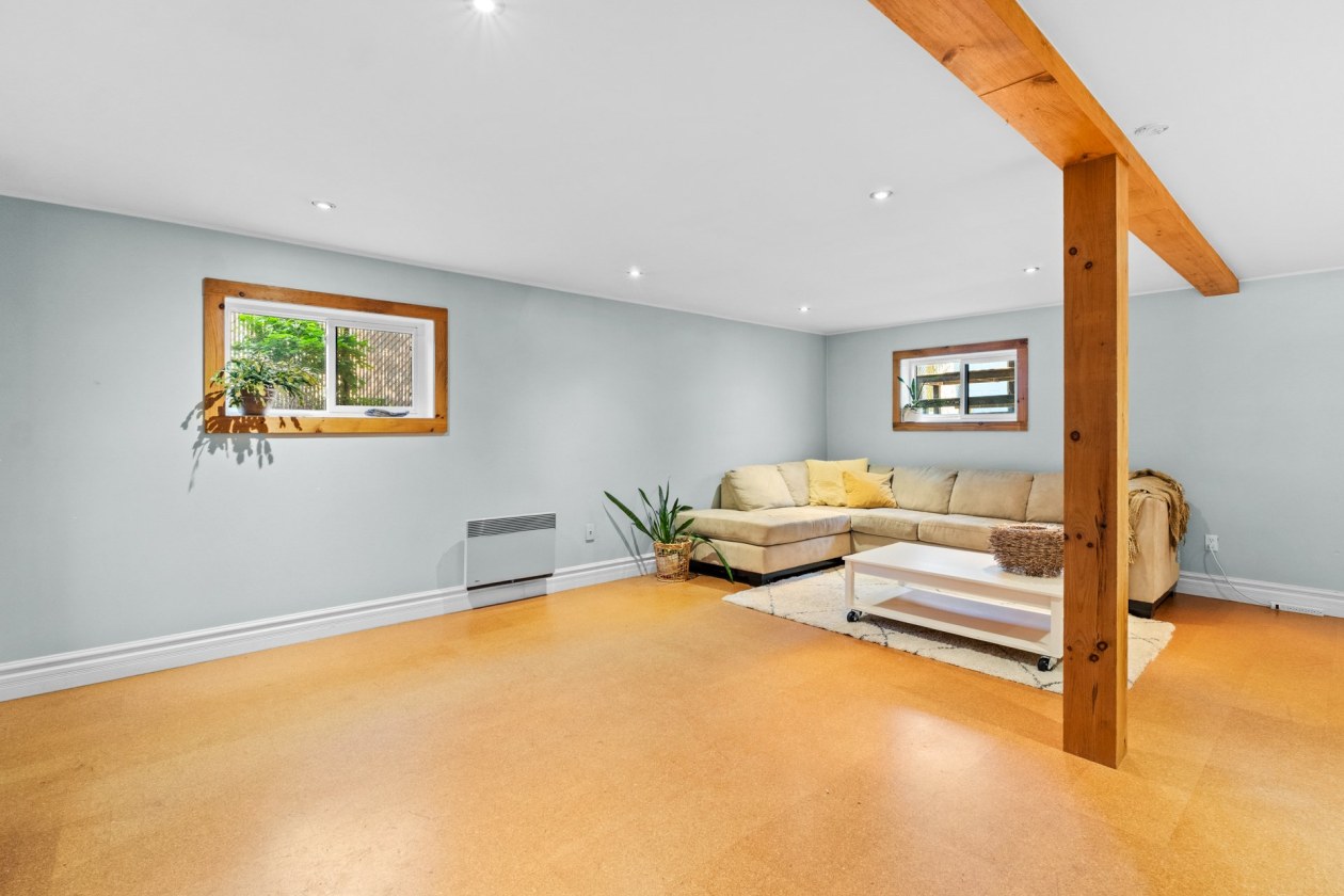 Salon — 7414 - 7416 Rue Jacques-Rousseau, Montréal