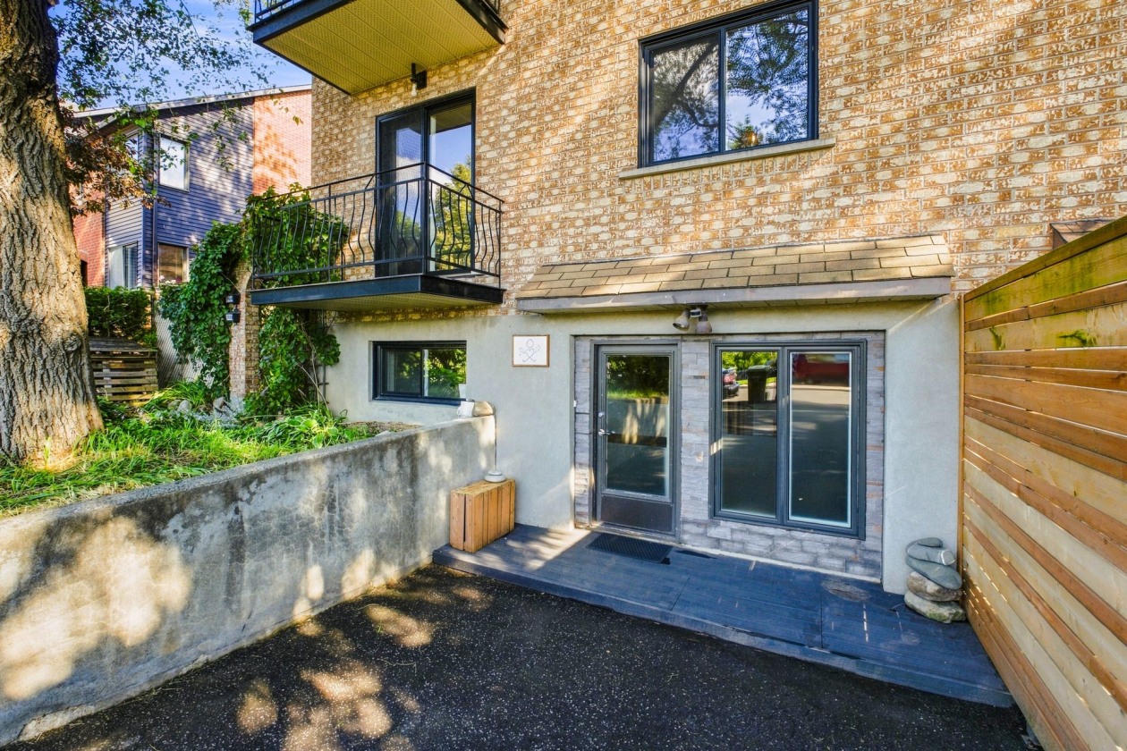 Entrée extérieure — 7414 - 7416 Rue Jacques-Rousseau, Montréal