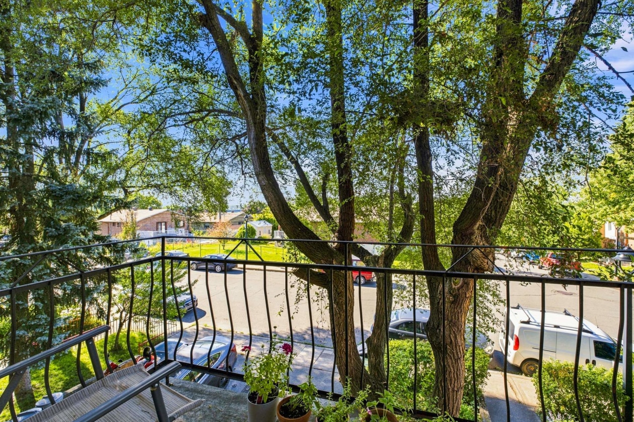 Balcon — 7414 - 7416 Rue Jacques-Rousseau, Montréal