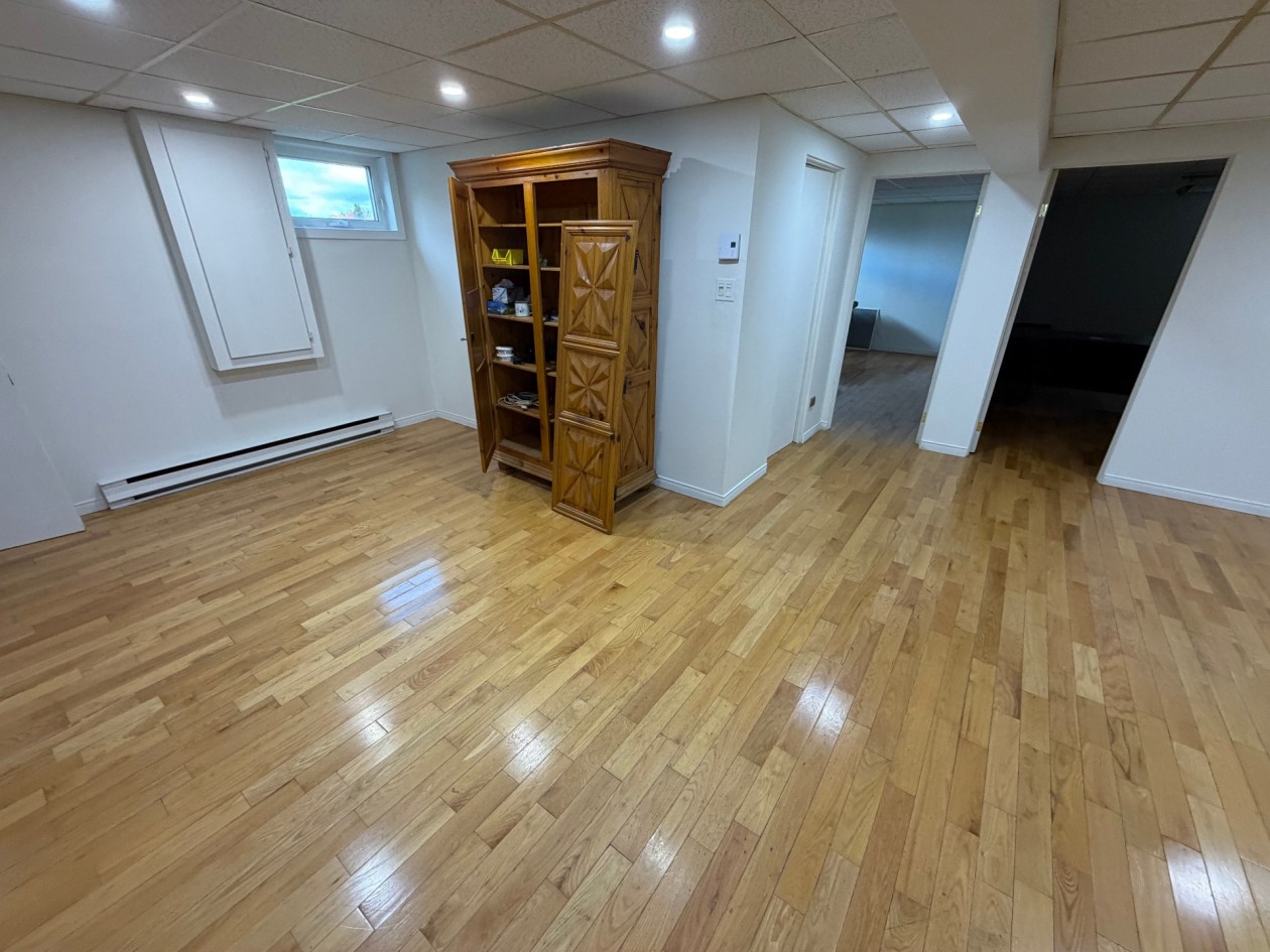Salle familiale — 1702 Rue de Normandie, Saguenay