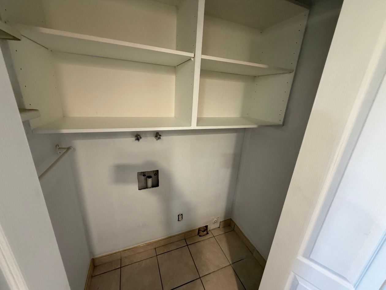 Salle de bains — 1702 Rue de Normandie, Saguenay