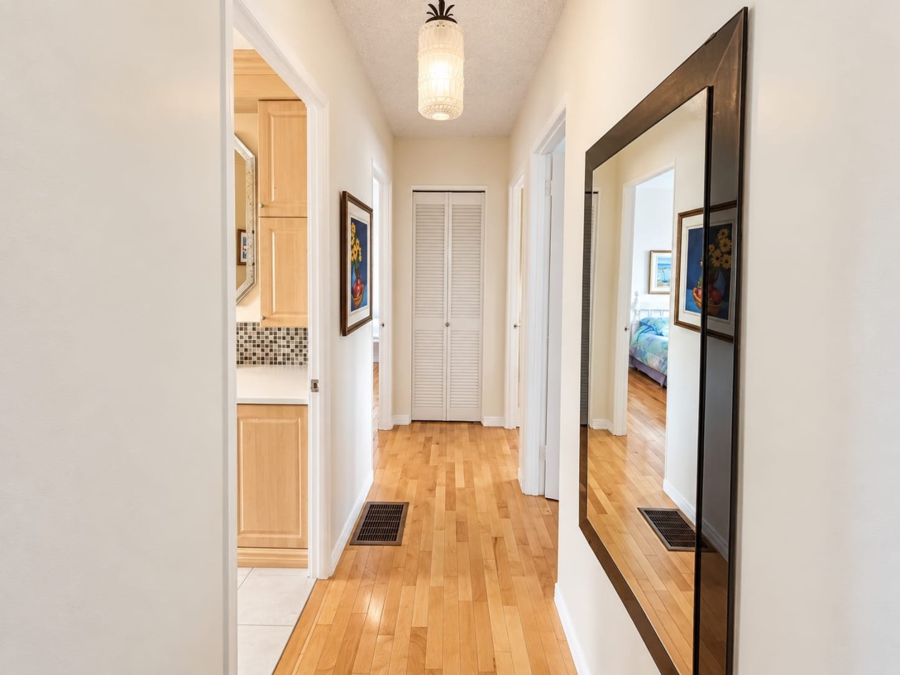 Corridor — 1815 Boul. Ste-Geneviève, Saguenay