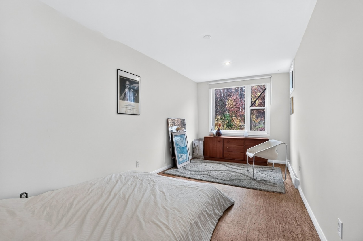 Chambre à coucher — 115 Rue Paré, Chertsey
