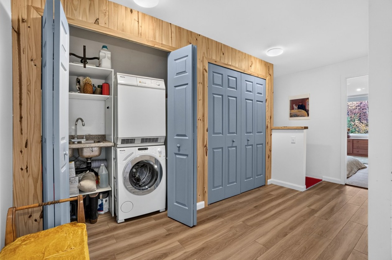 Rangement — 115 Rue Paré, Chertsey