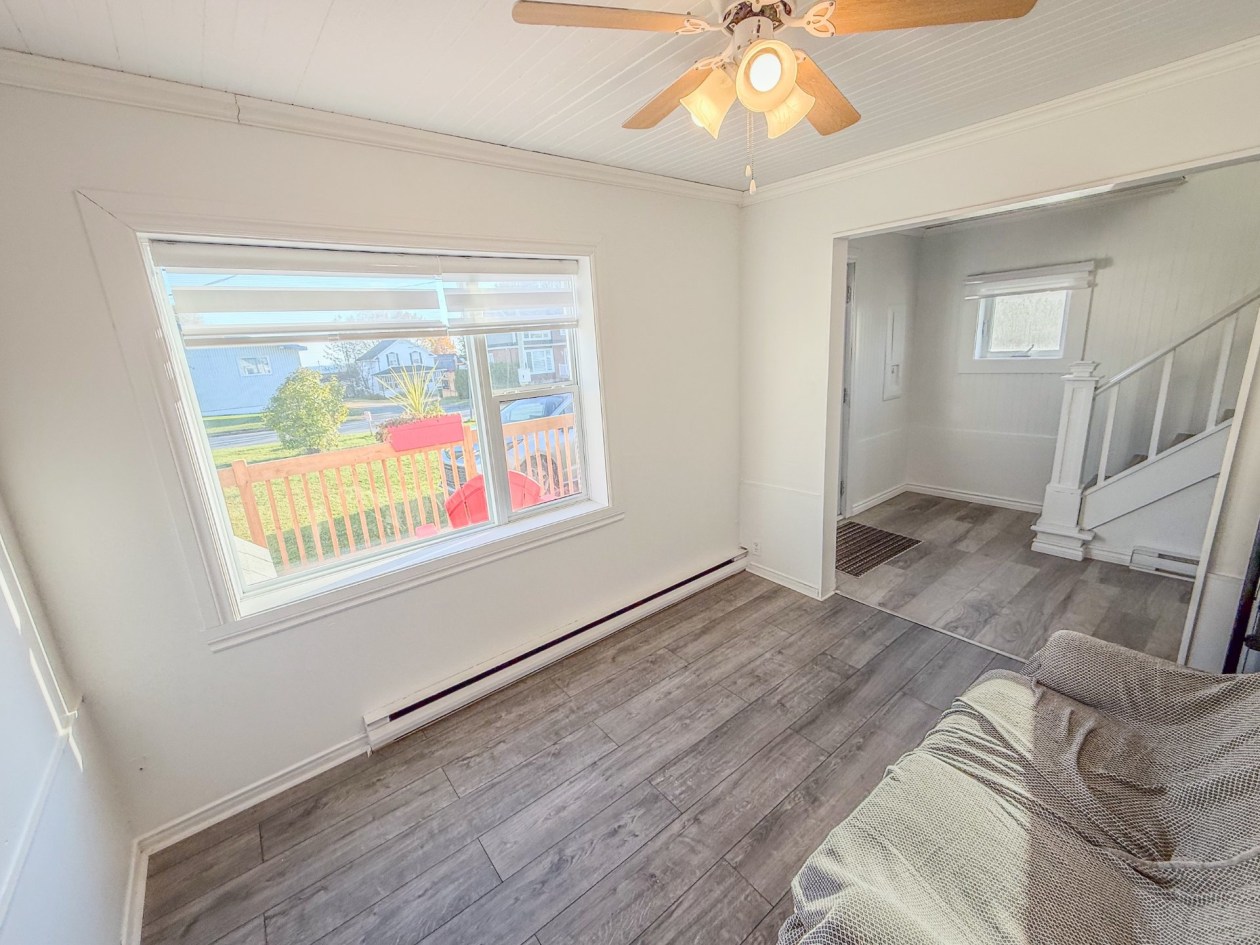 Salon — 353 Av. Lefebvre, Chandler
