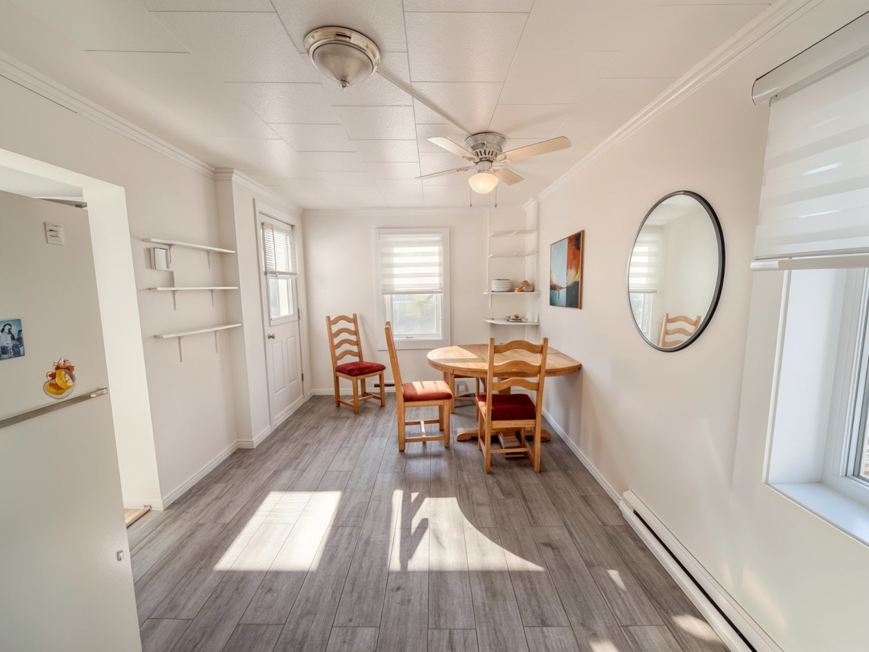 Salle à manger — 353 Av. Lefebvre, Chandler