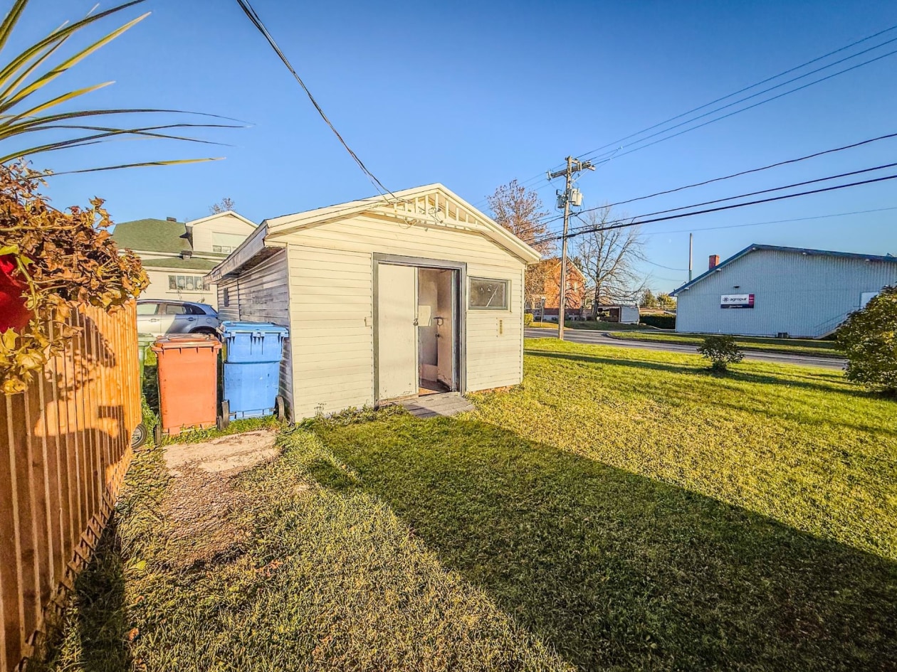 Remise — 353 Av. Lefebvre, Chandler