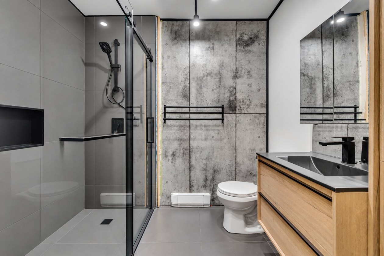 Salle de bains — 12625 Boul. St-Claude, Québec