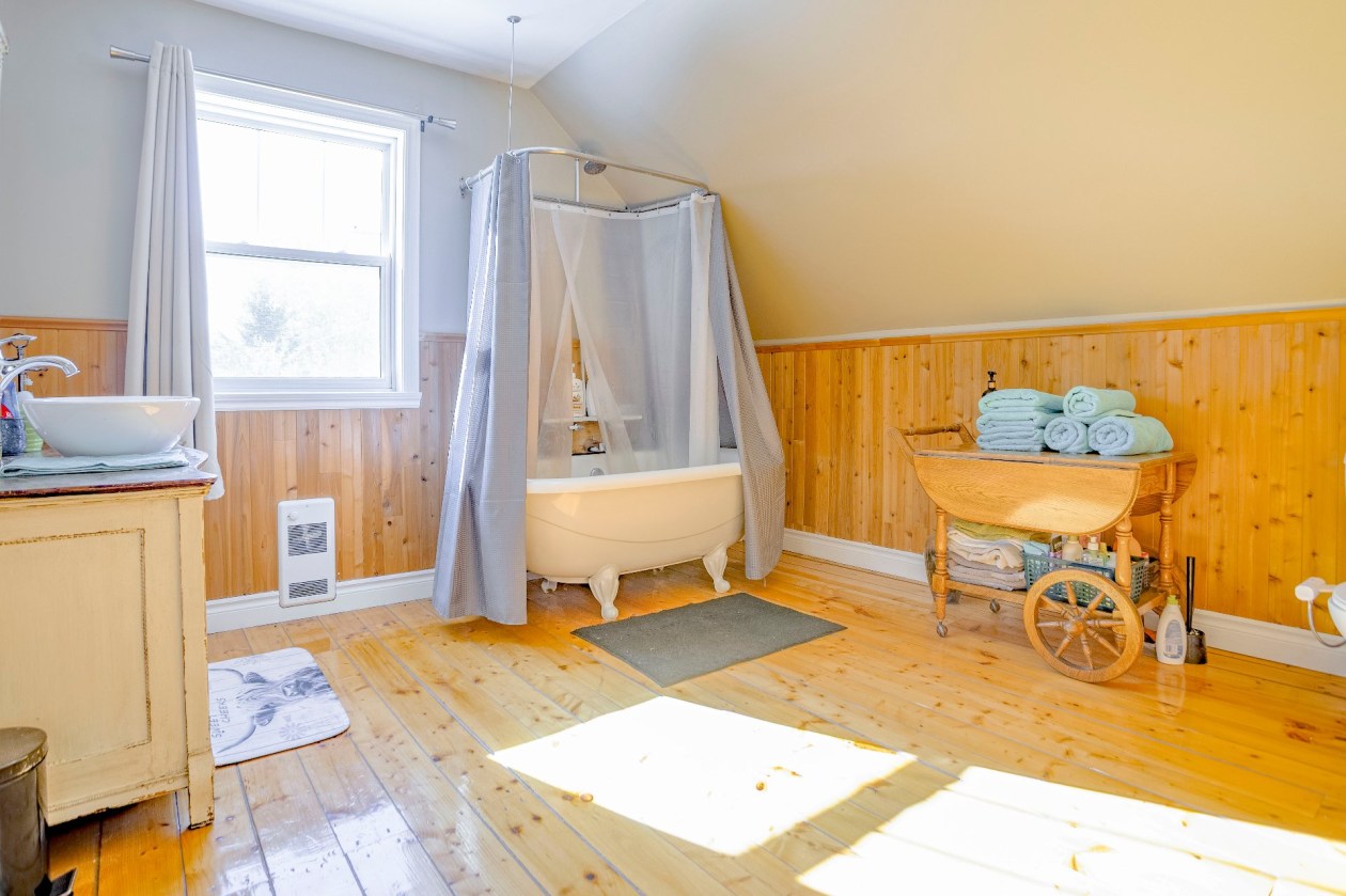 Salle de bains — 19180 Boul. des Acadiens, Bécancour