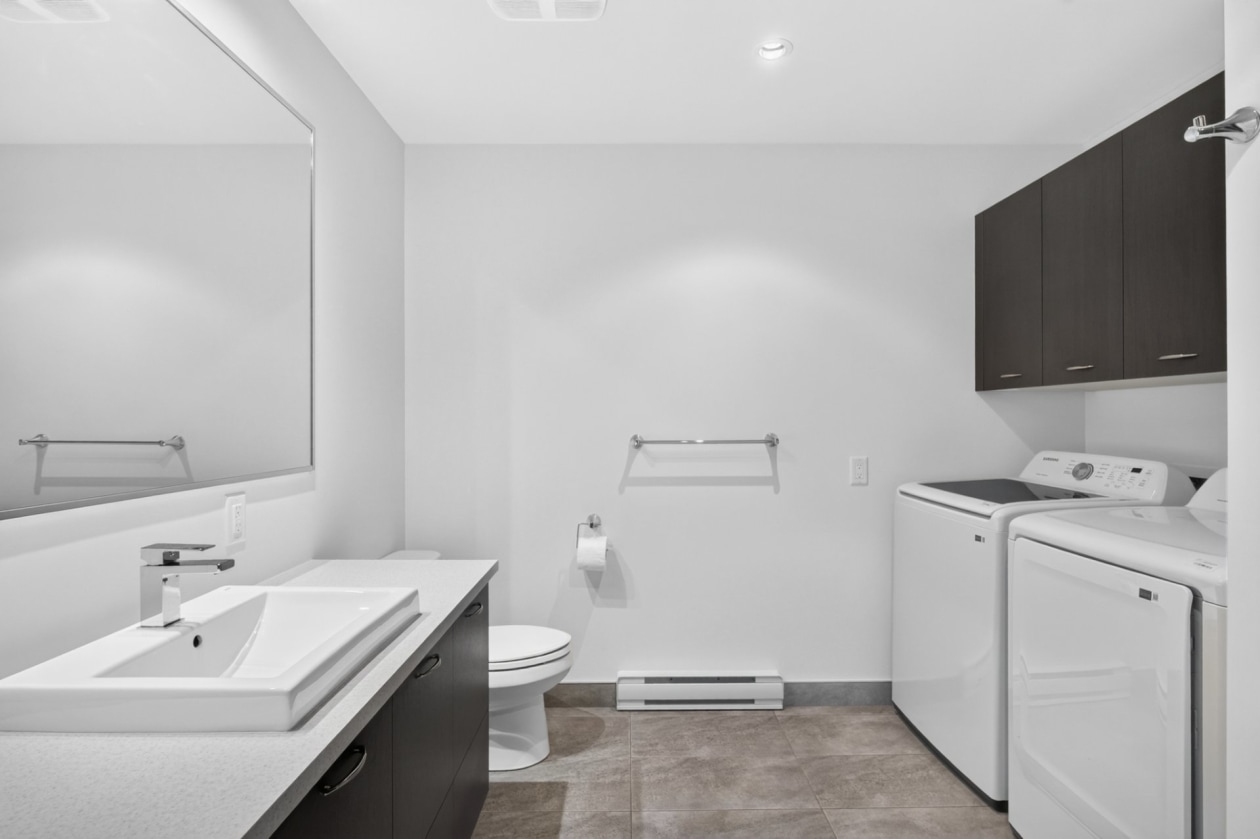 Salle de bains — 1111 Rue de Dijon, Québec