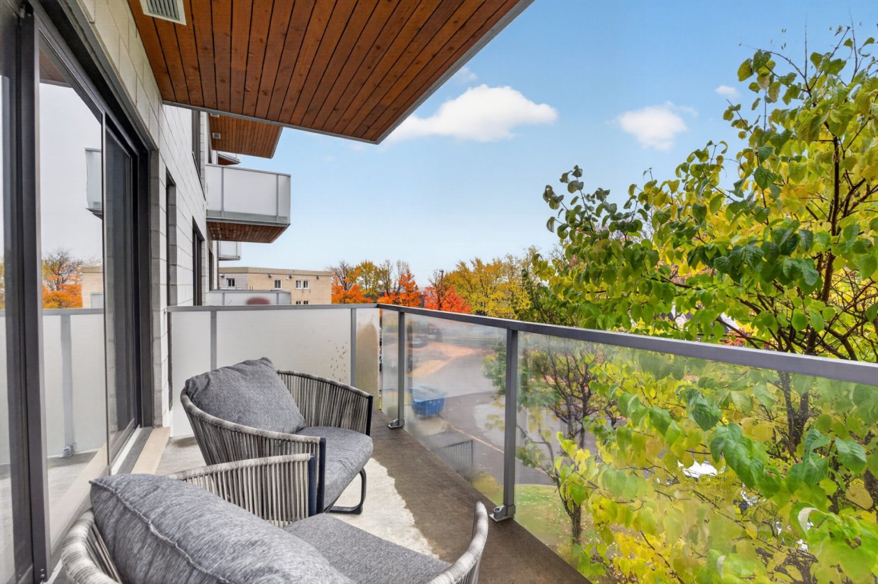 Balcon — 1111 Rue de Dijon, Québec
