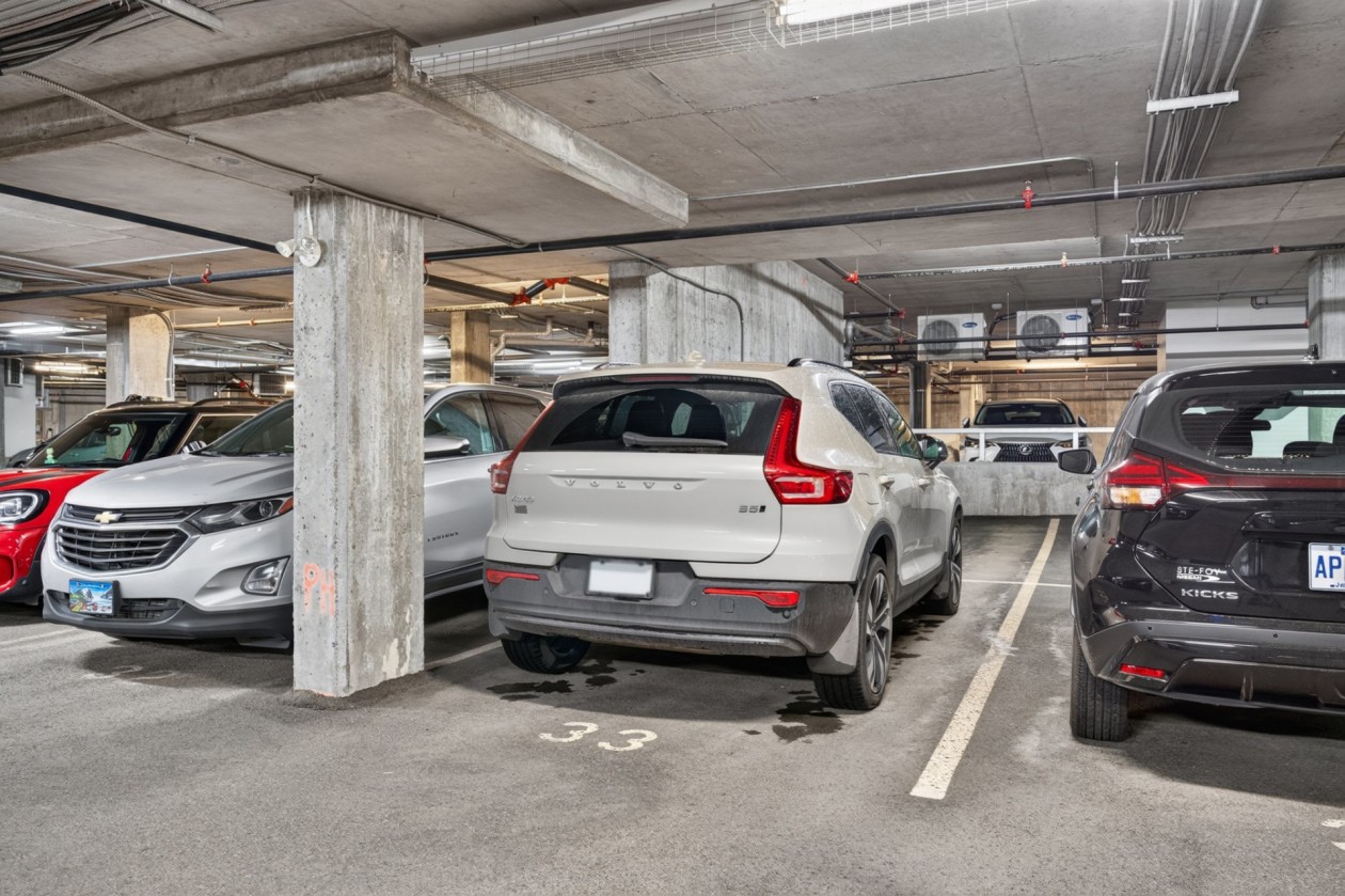Garage — 1111 Rue de Dijon, Québec