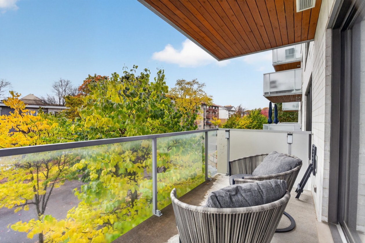 Balcon — 1111 Rue de Dijon, Québec