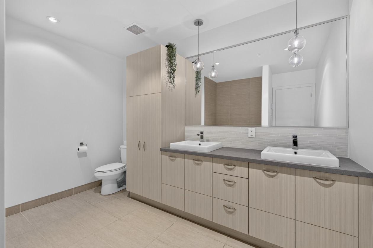 Salle de bains — 1111 Rue de Dijon, Québec