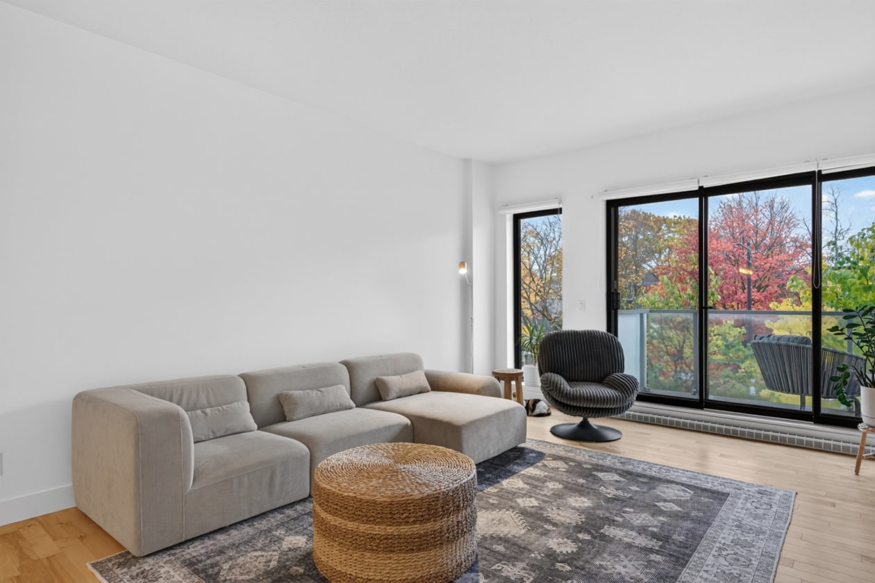 Salon — 1111 Rue de Dijon, Québec