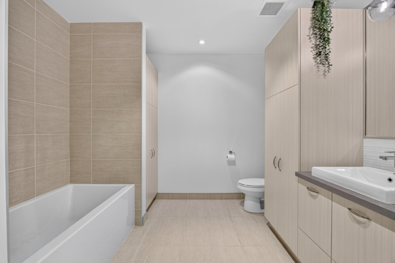Salle de bains — 1111 Rue de Dijon, Québec