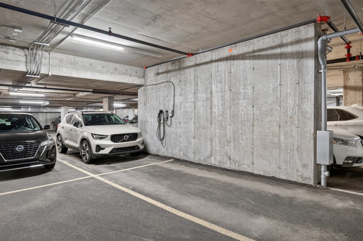 Garage — 1111 Rue de Dijon, Québec