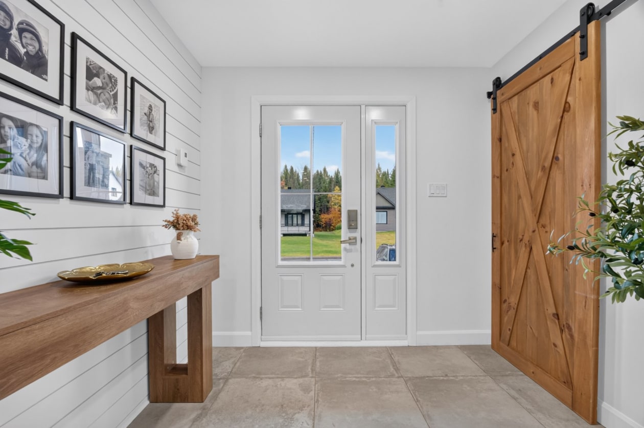 Hall d'entrée — 172 Av. du Coteau, Saint-Raymond
