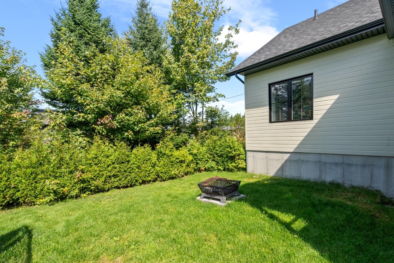 Cour — 172 Av. du Coteau, Saint-Raymond