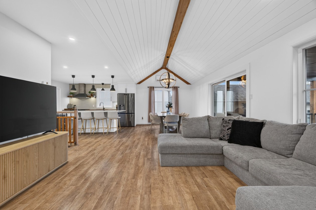 Salon — 172 Av. du Coteau, Saint-Raymond