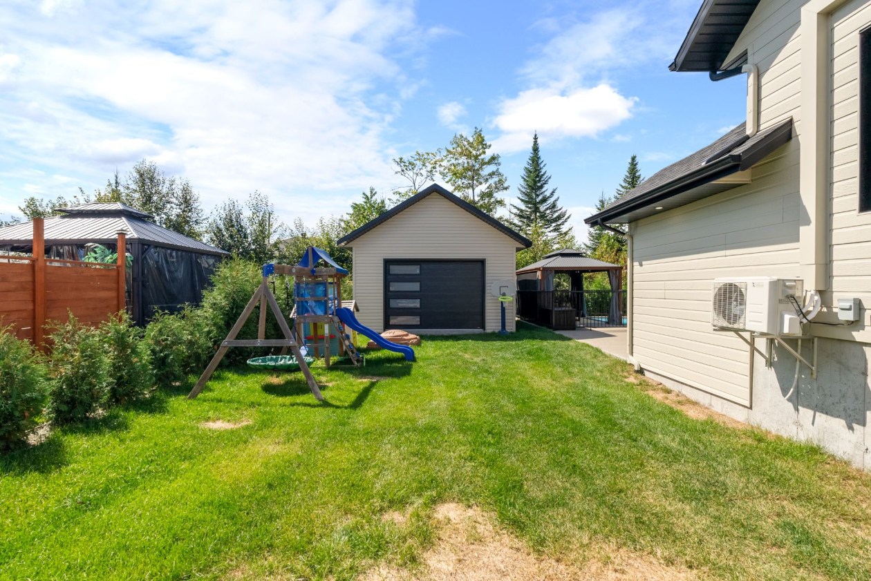 Cour — 172 Av. du Coteau, Saint-Raymond
