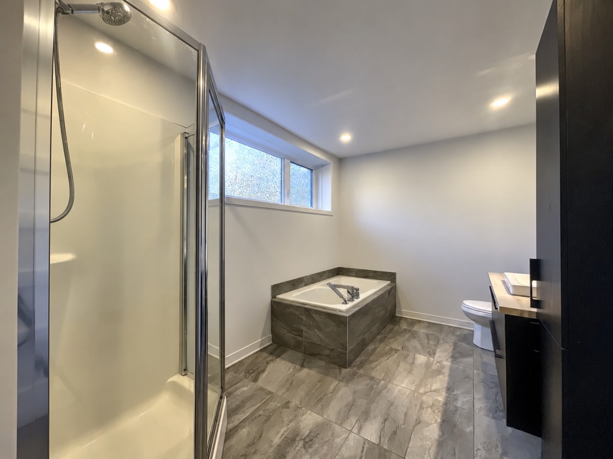 Photo 8 — 421 Rue Des Étoiles, Saint-Hippolyte