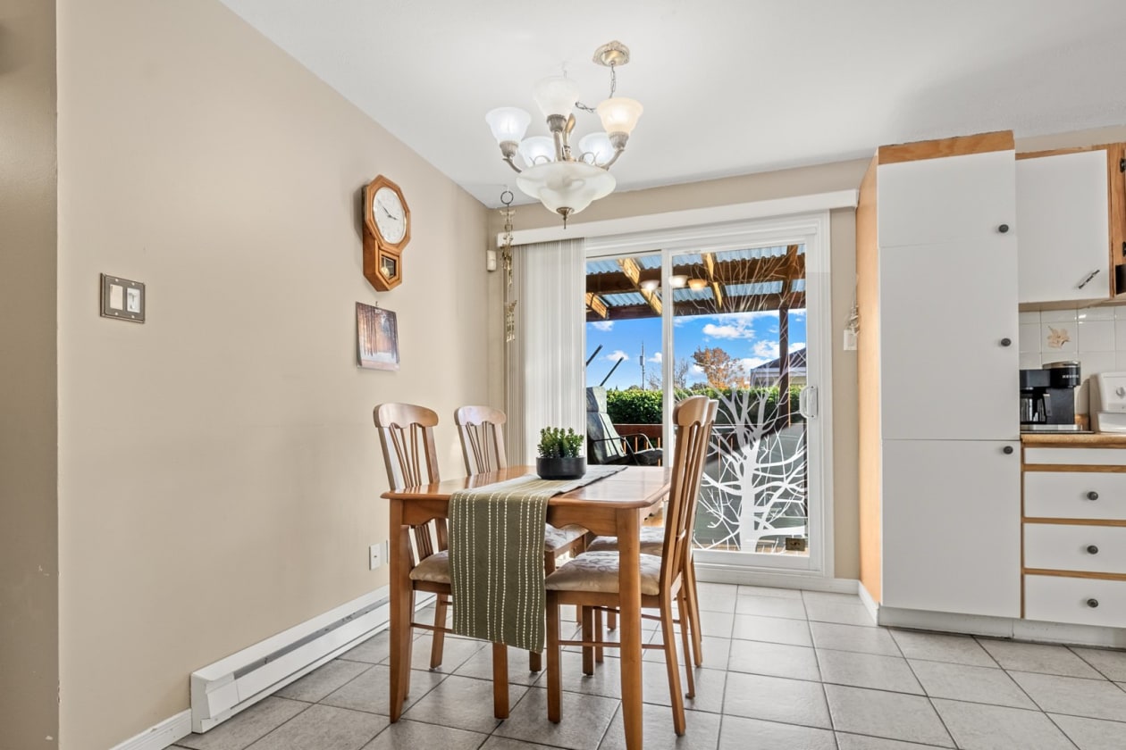 Salle à manger — 464 Av. Vernet, Québec