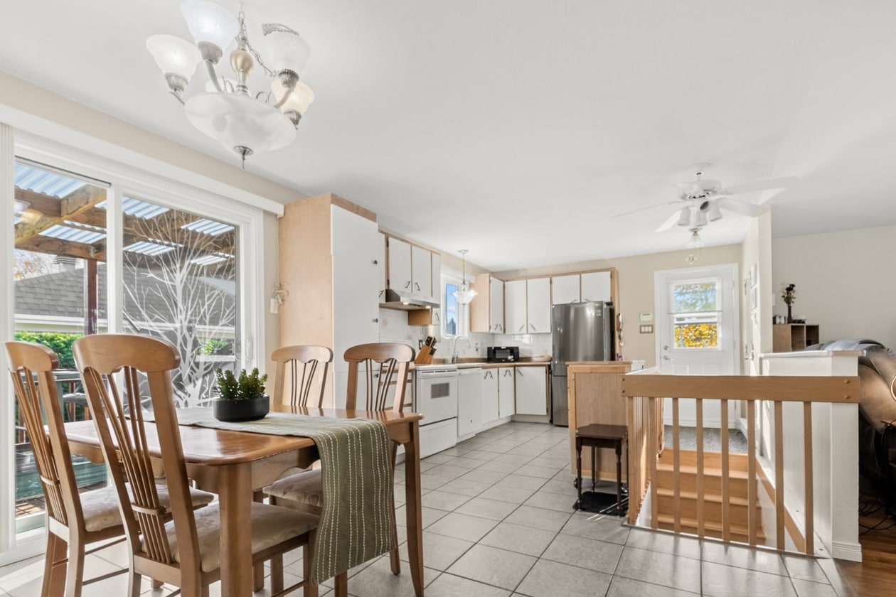 Salle à manger — 464 Av. Vernet, Québec