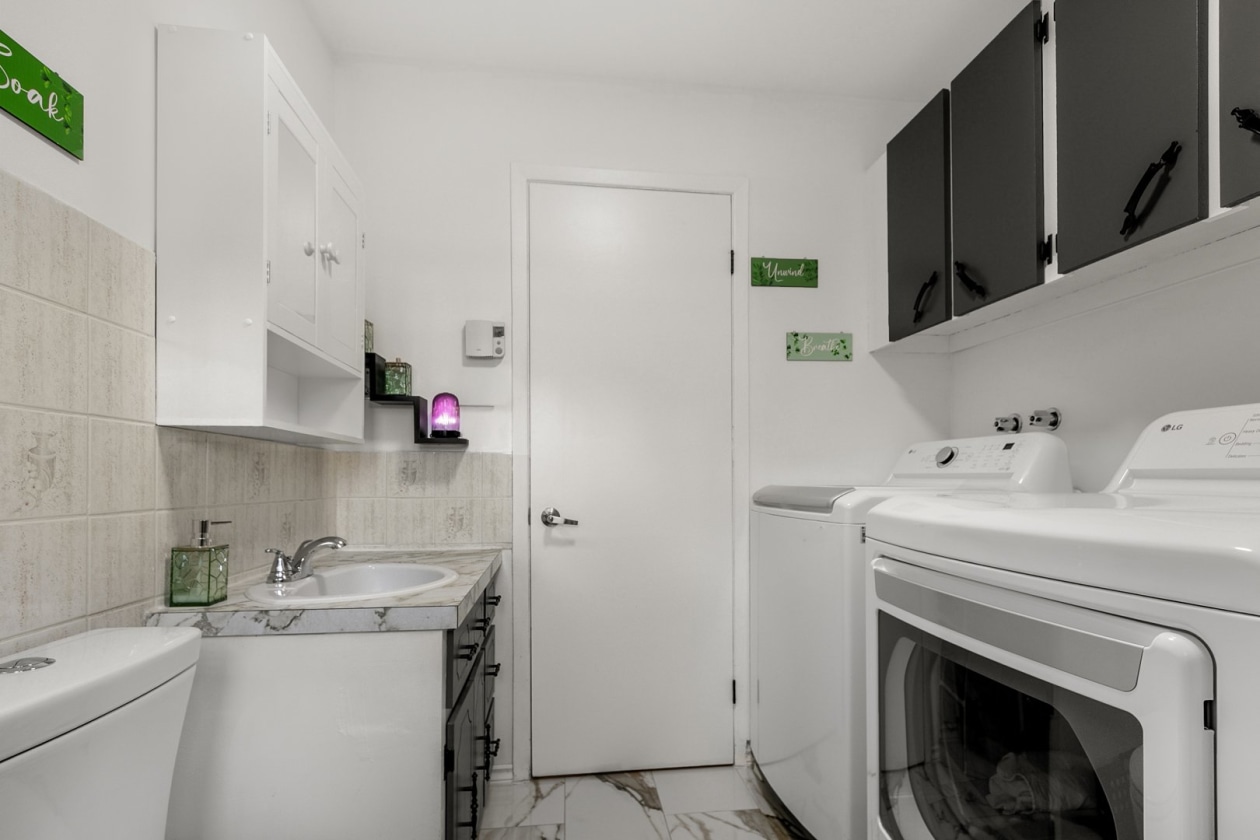 Salle de bains — 464 Av. Vernet, Québec
