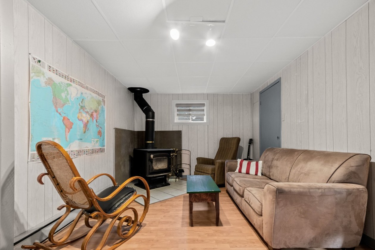 Salle familiale — 464 Av. Vernet, Québec