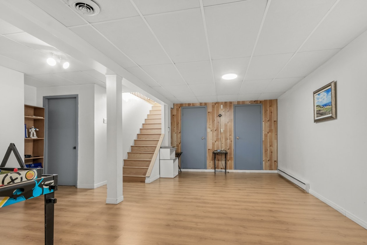 Salle familiale — 464 Av. Vernet, Québec