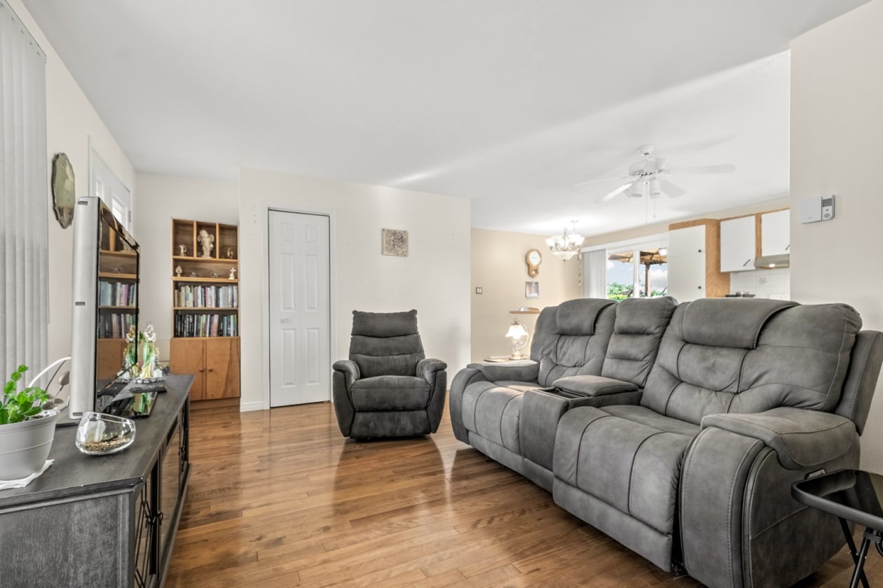 Salon — 464 Av. Vernet, Québec