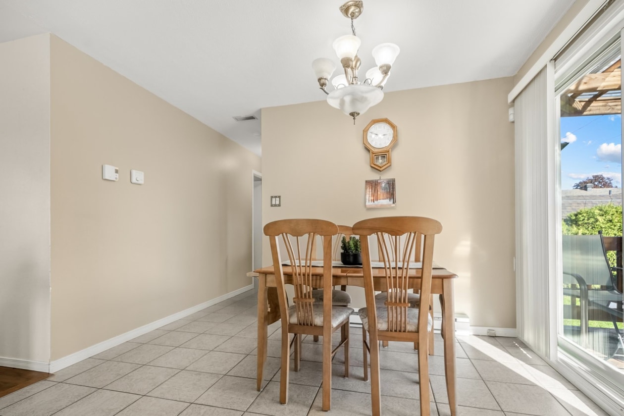 Salle à manger — 464 Av. Vernet, Québec
