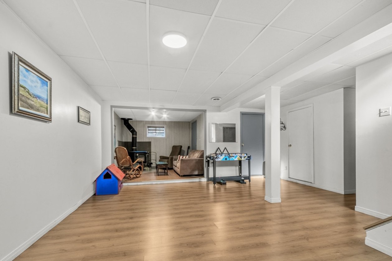 Salle familiale — 464 Av. Vernet, Québec