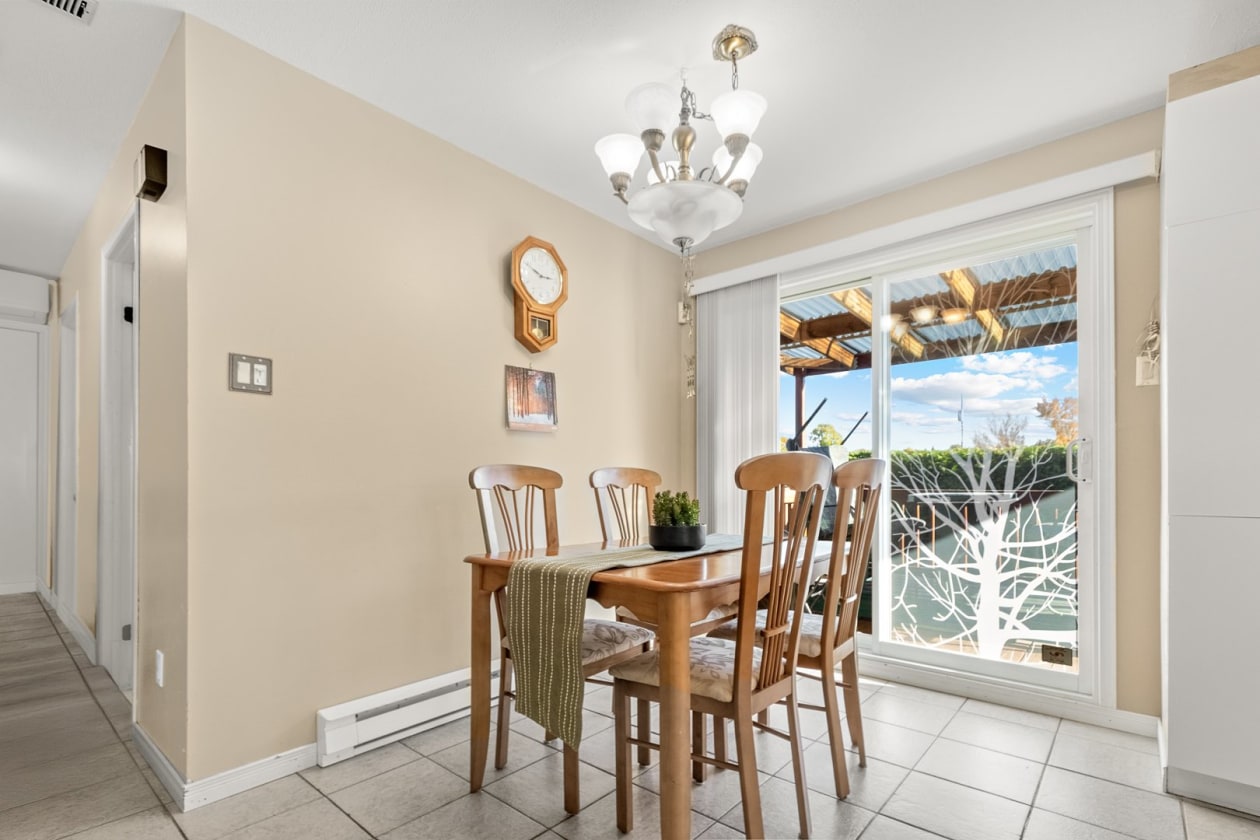 Salle à manger — 464 Av. Vernet, Québec