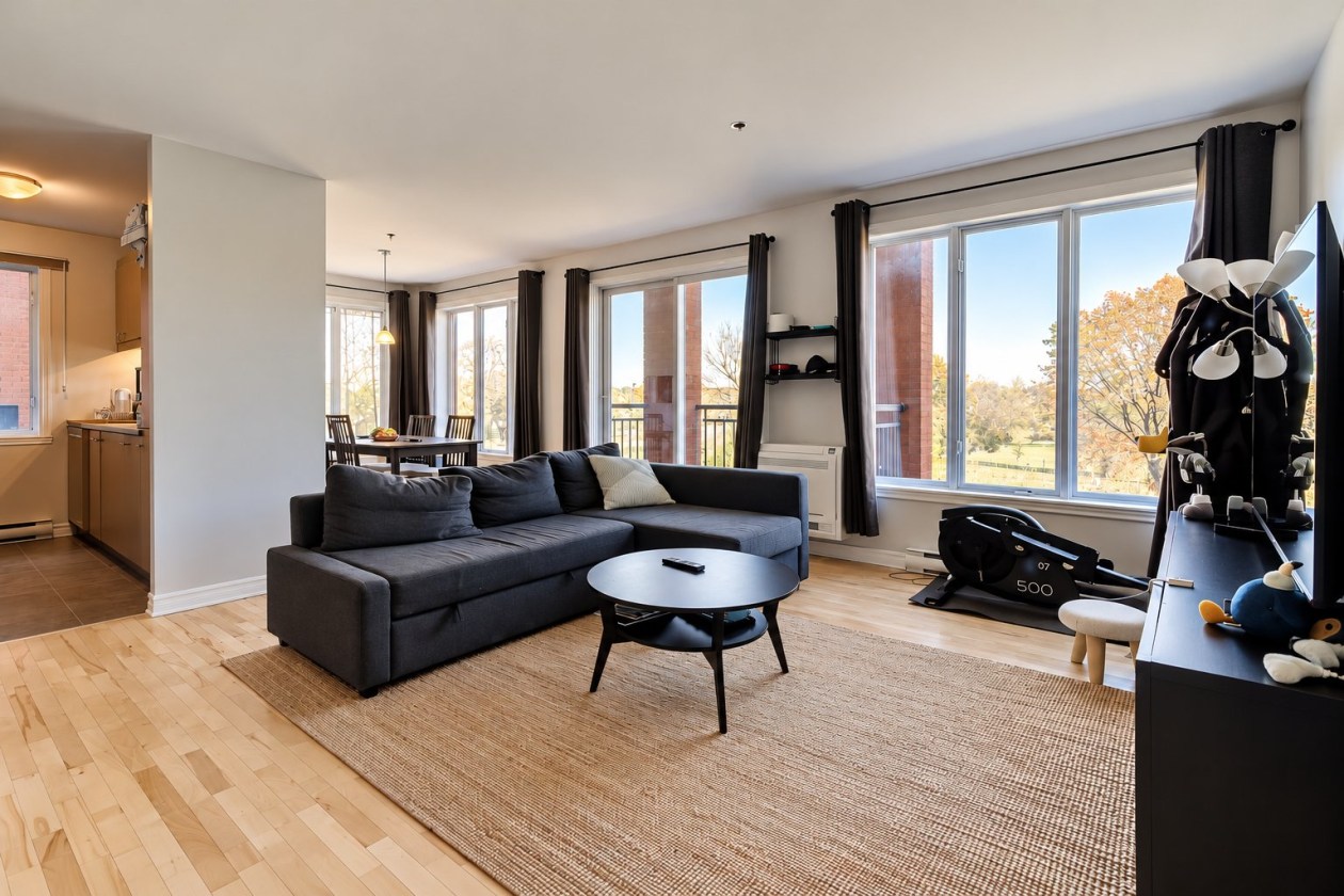 Salon — 2970 Rue du Trianon, Montréal