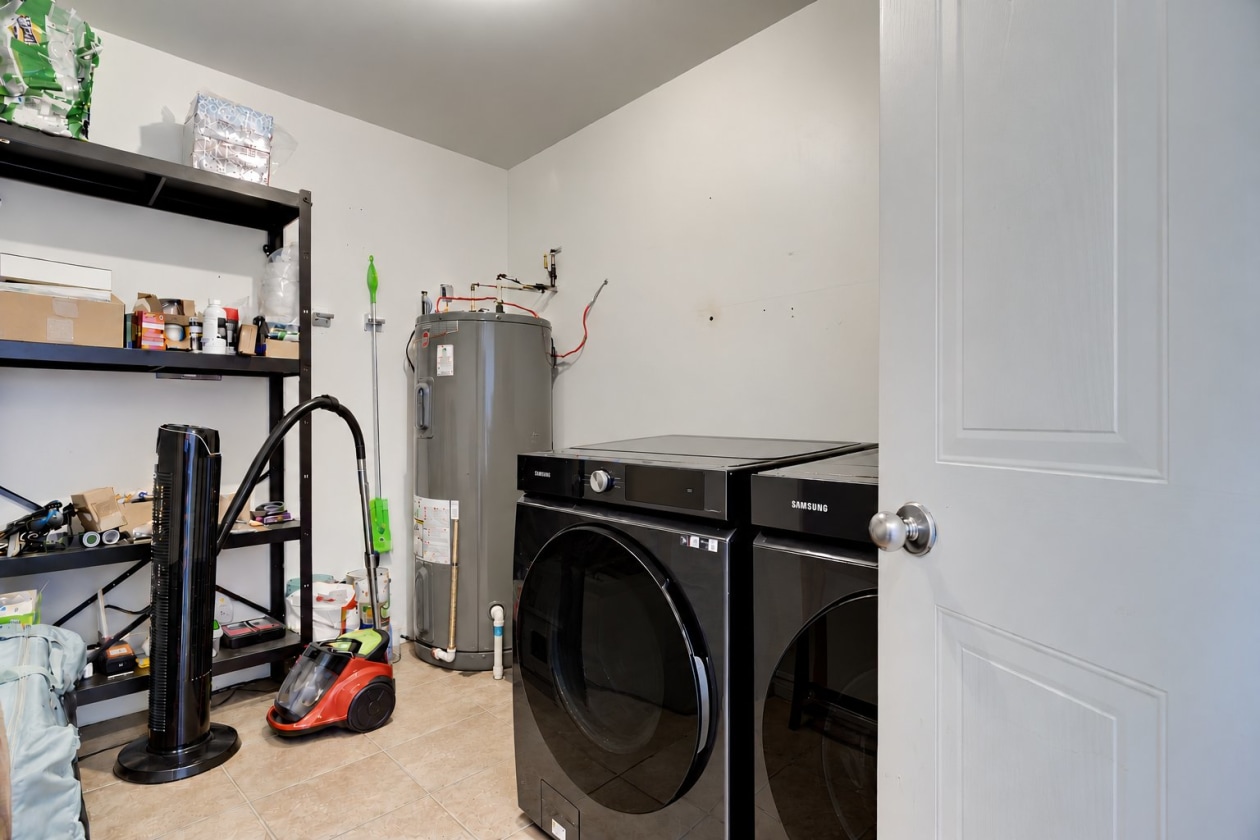 Salle de lavage — 2970 Rue du Trianon, Montréal