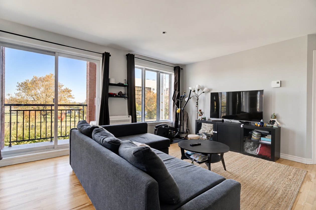 Salon — 2970 Rue du Trianon, Montréal