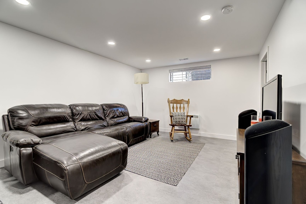 Salle familiale — 378 Av. des Peupliers, Bois-des-Filion
