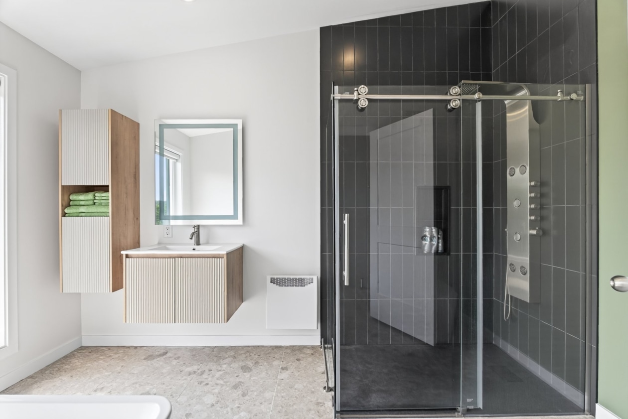 Salle de bains — 231 Rue des Glaciers, Beaupré