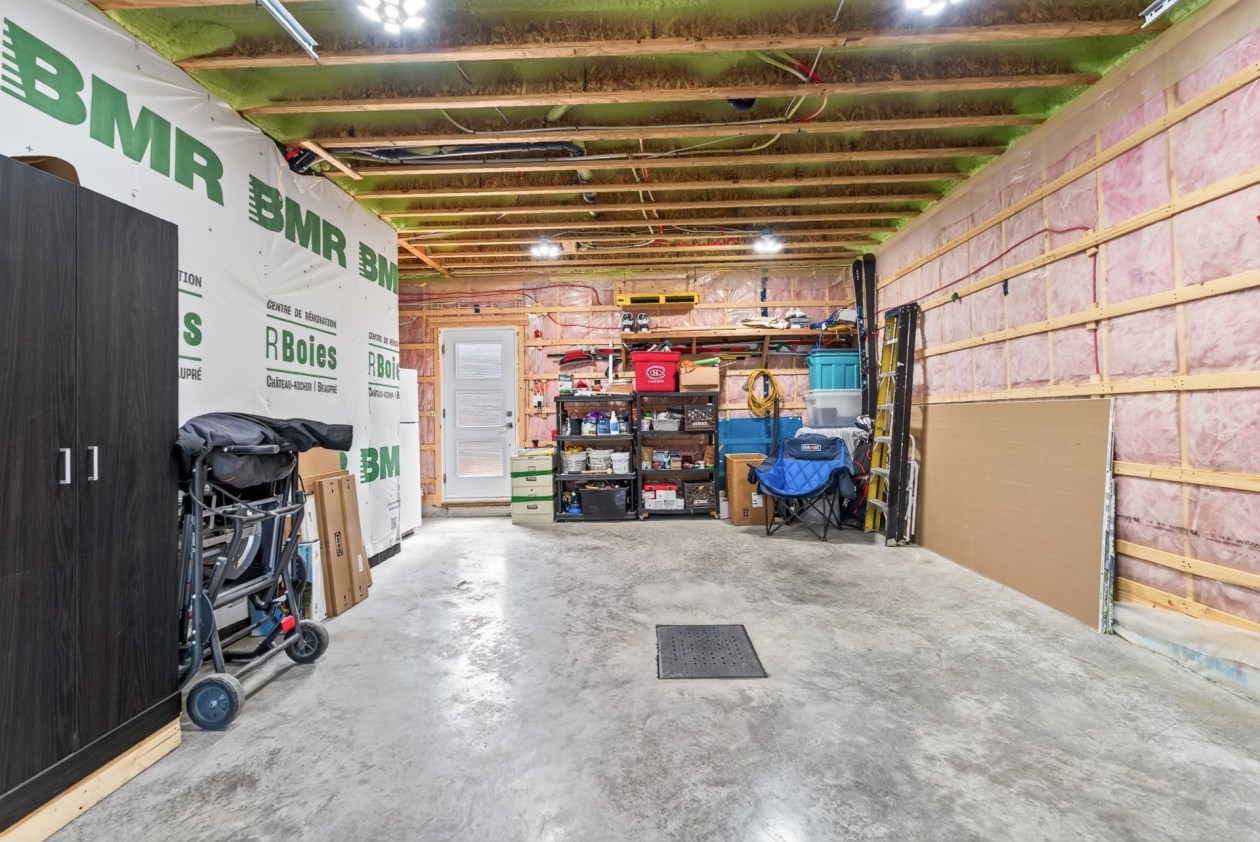 Garage — 231 Rue des Glaciers, Beaupré