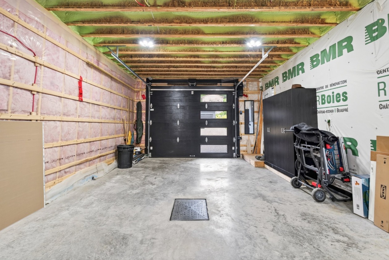 Garage — 231 Rue des Glaciers, Beaupré