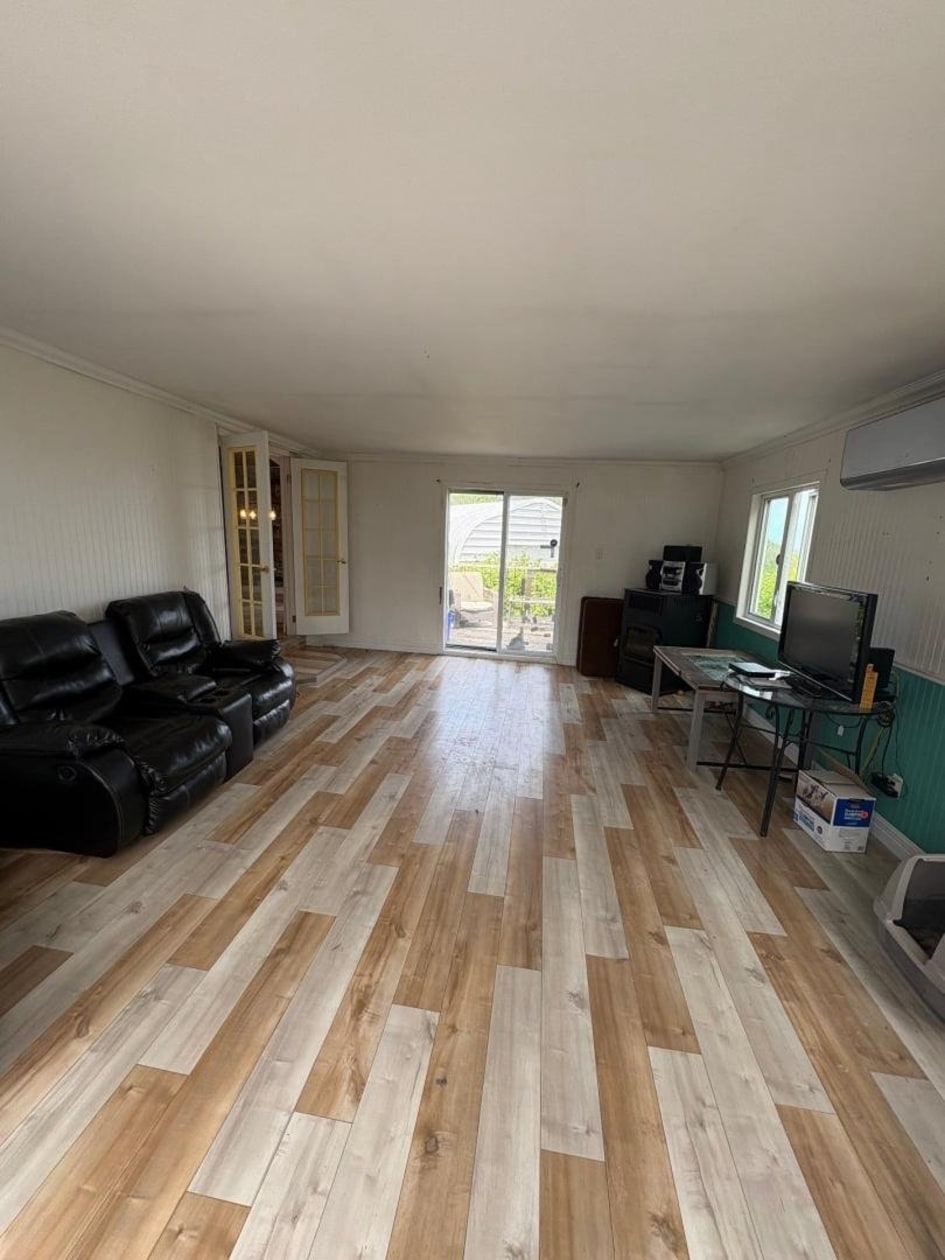 Salon — 9Z Rue Dunn, Gaspé